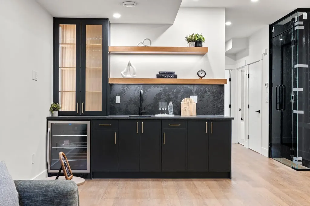 520 34a Street NW Calgary AB T2N 2Y5