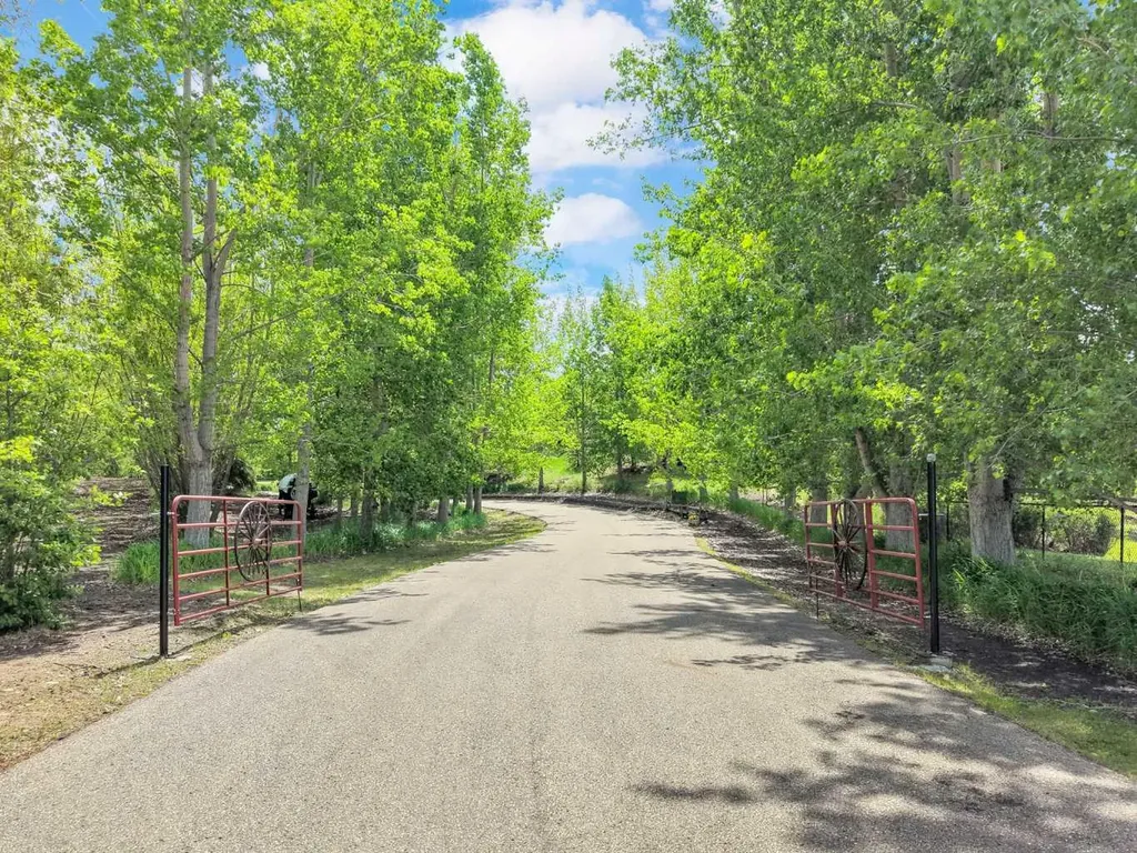 39233 Range Road 271 Red Deer AB T4S 2M4