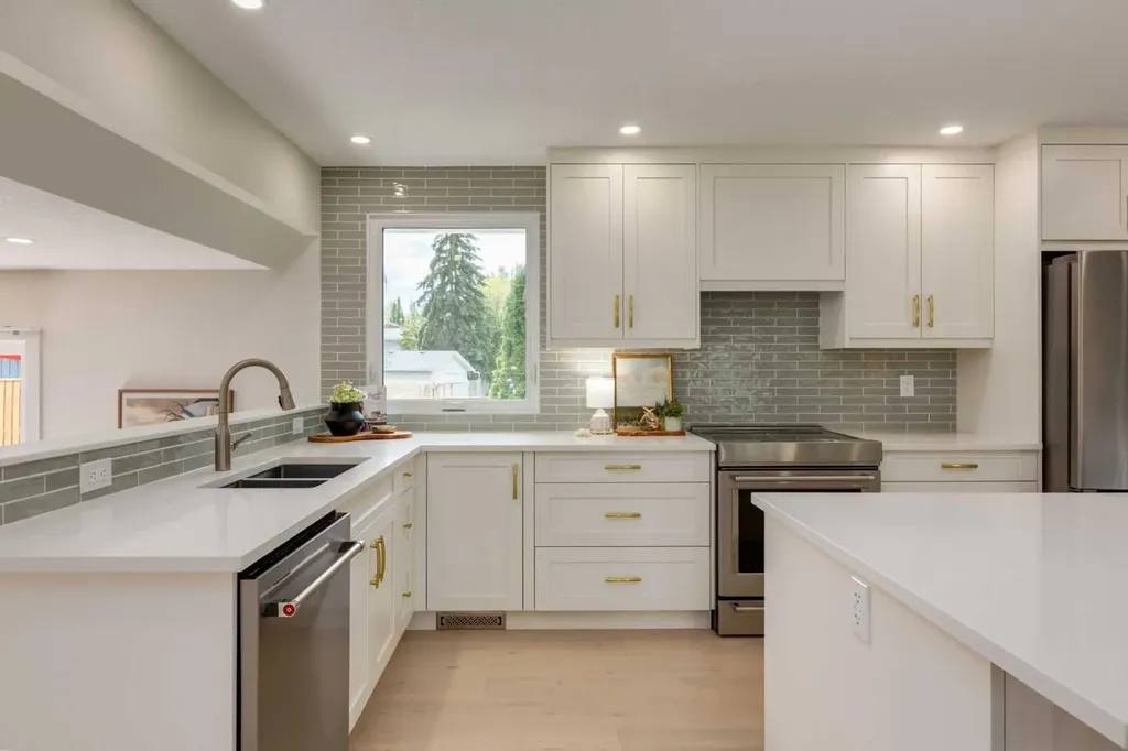 956 Midridge Drive SE Calgary AB T2X 1J5