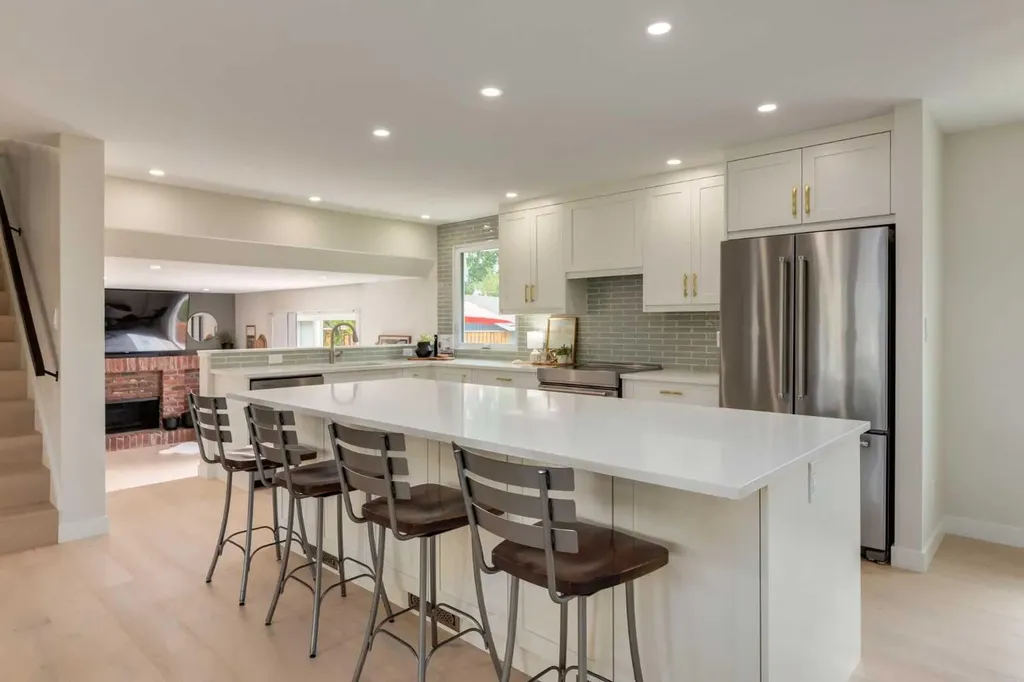 956 Midridge Drive SE Calgary AB T2X 1J5
