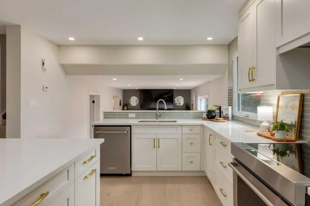 956 Midridge Drive SE Calgary AB T2X 1J5