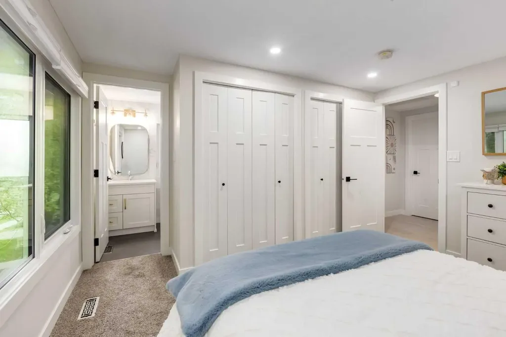 956 Midridge Drive SE Calgary AB T2X 1J5