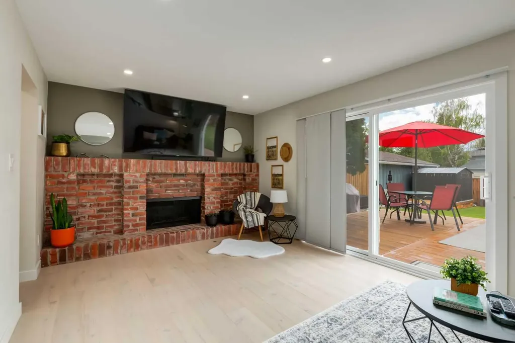 956 Midridge Drive SE Calgary AB T2X 1J5