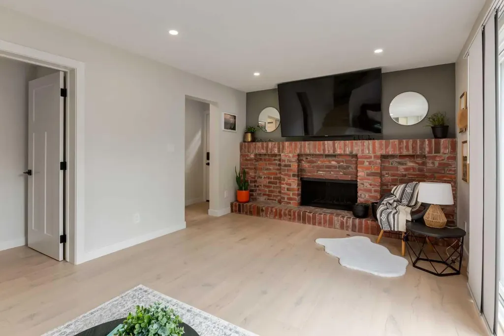 956 Midridge Drive SE Calgary AB T2X 1J5