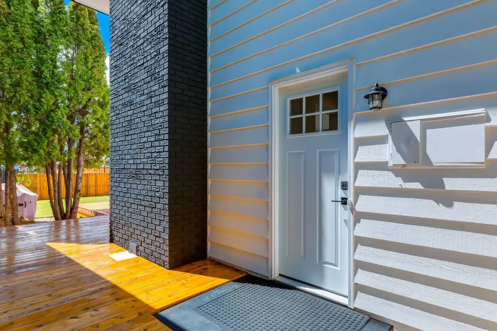956 Midridge Drive SE Calgary AB T2X 1J5