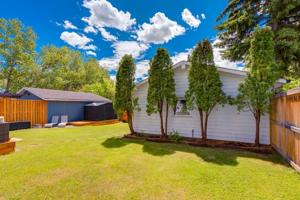 956 Midridge Drive SE Calgary AB T2X 1J5