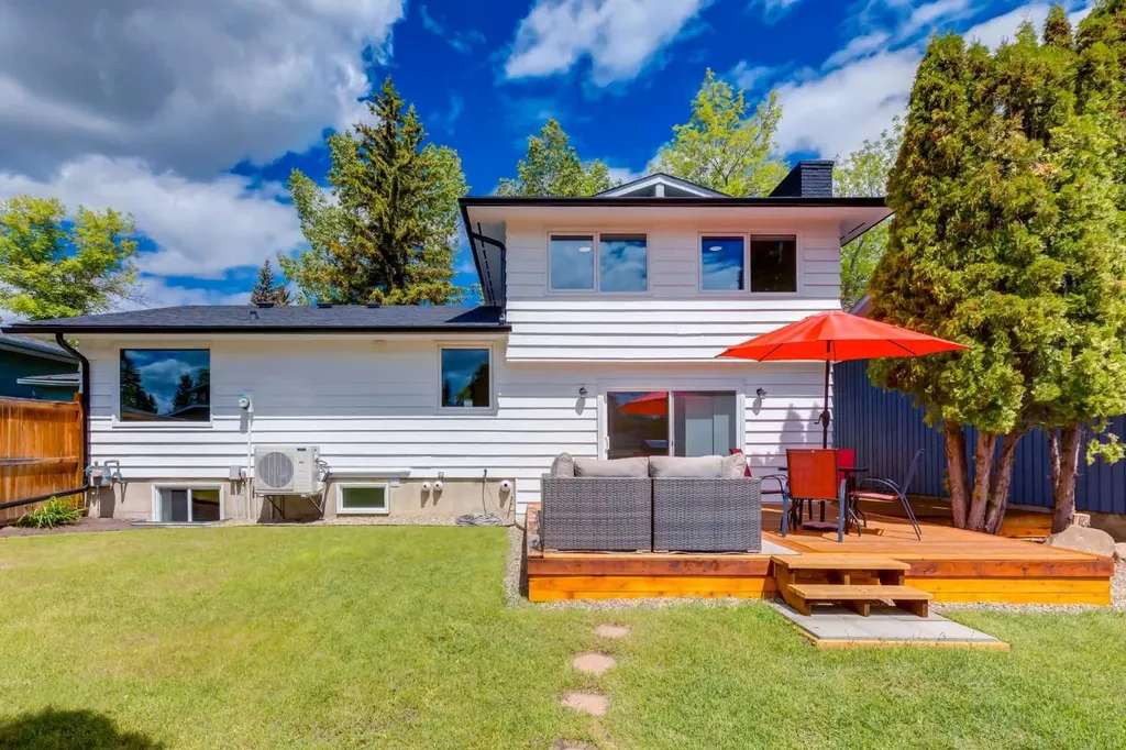 956 Midridge Drive SE Calgary AB T2X 1J5