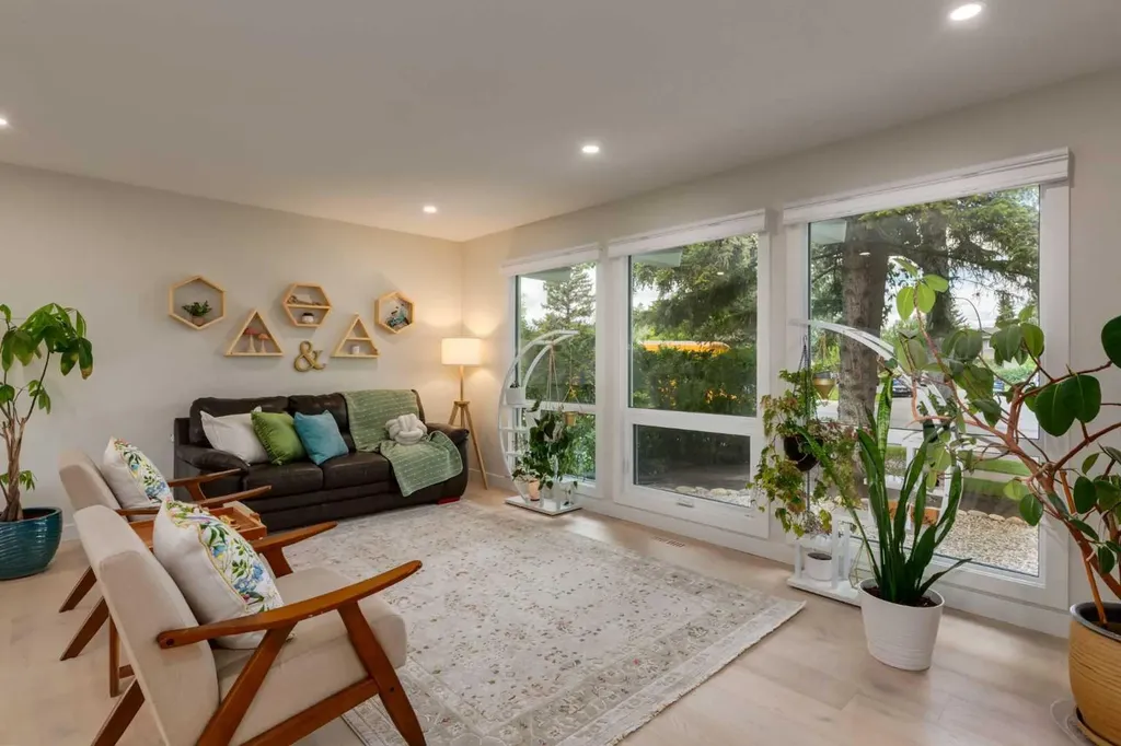 956 Midridge Drive SE Calgary AB T2X 1J5