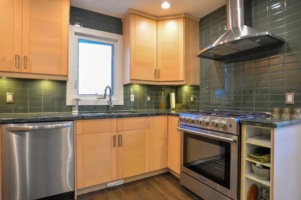 361 Capri Avenue NW Calgary AB T2L 0J5