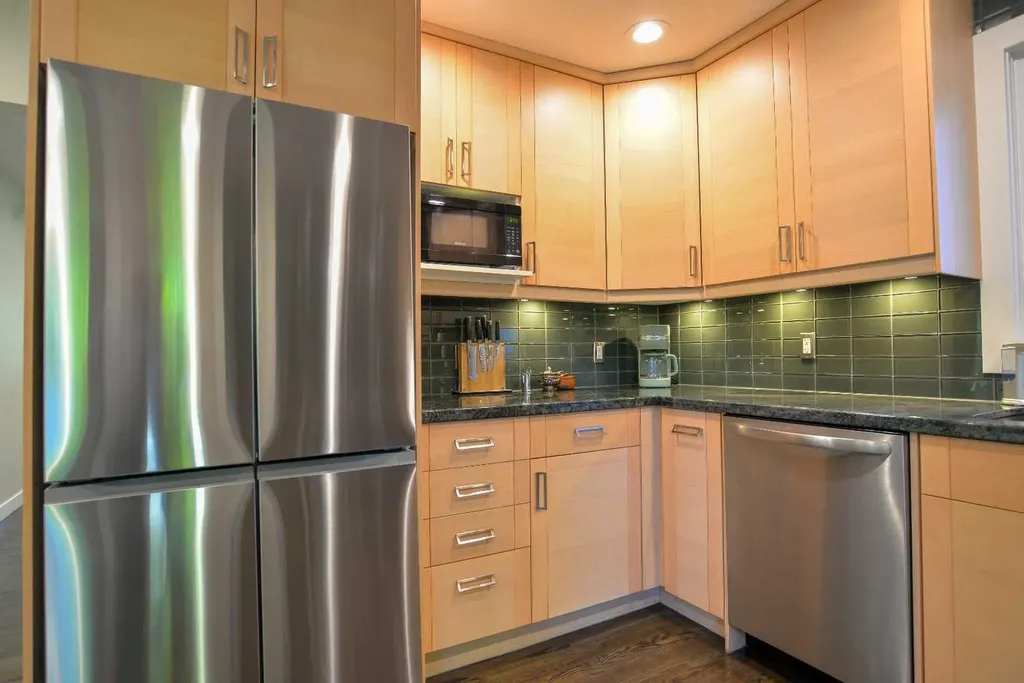 361 Capri Avenue NW Calgary AB T2L 0J5
