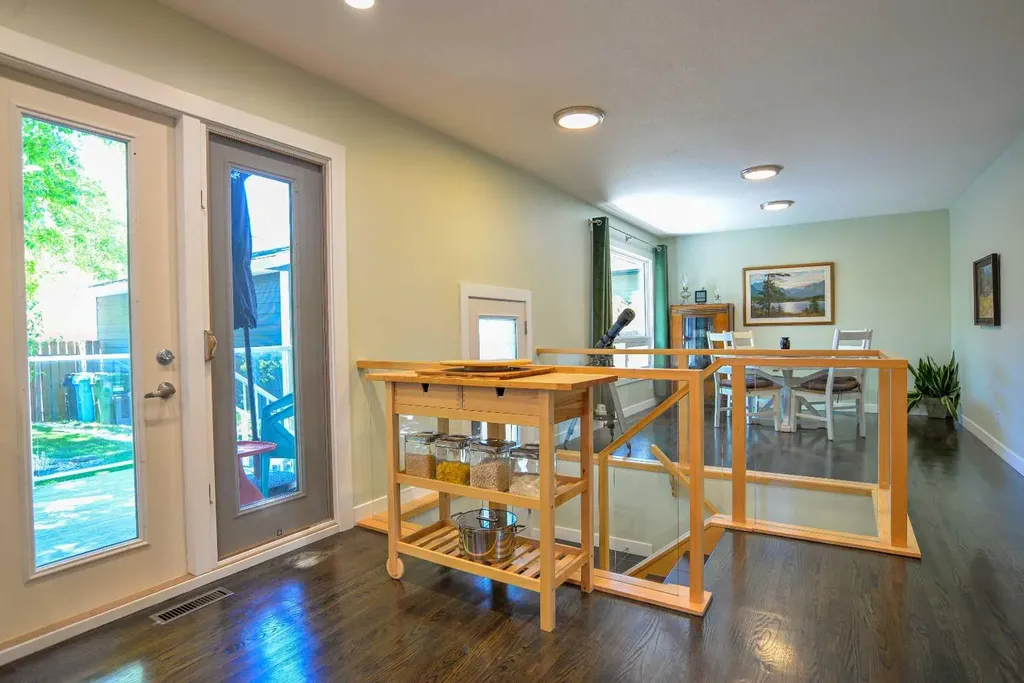 361 Capri Avenue NW Calgary AB T2L 0J5