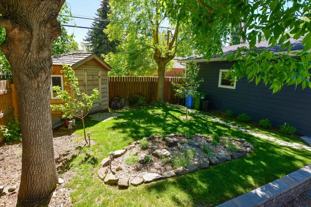 361 Capri Avenue NW Calgary AB T2L 0J5