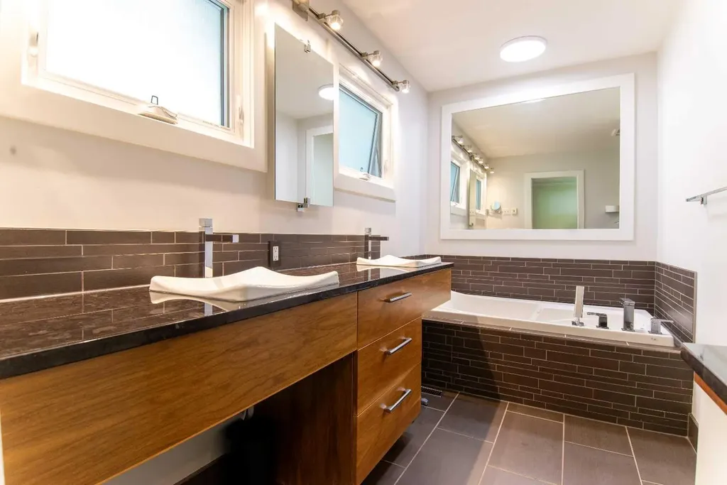 361 Capri Avenue NW Calgary AB T2L 0J5
