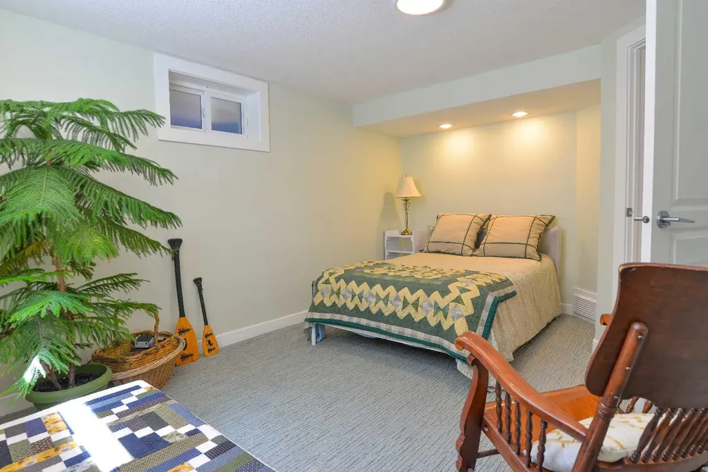 361 Capri Avenue NW Calgary AB T2L 0J5