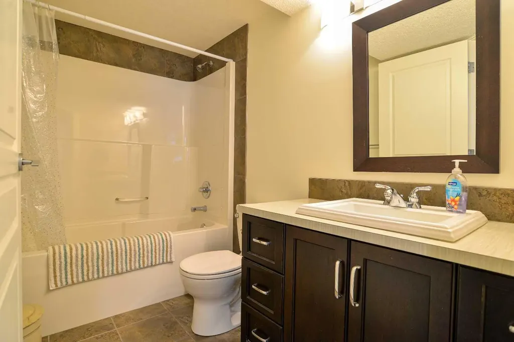 361 Capri Avenue NW Calgary AB T2L 0J5