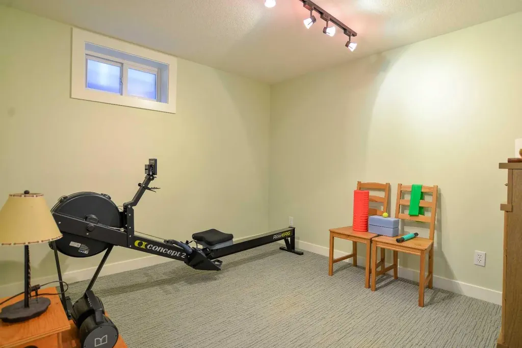 361 Capri Avenue NW Calgary AB T2L 0J5