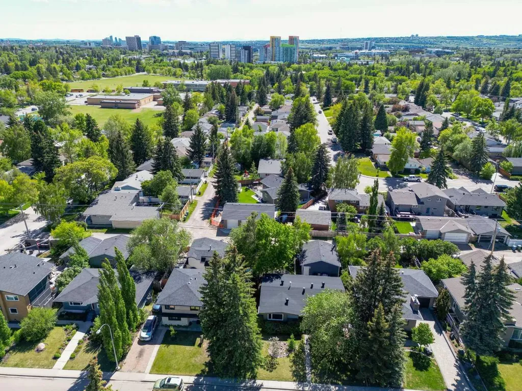 361 Capri Avenue NW Calgary AB T2L 0J5