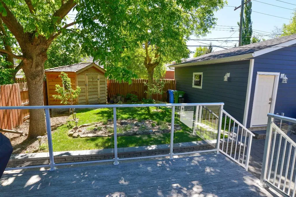 361 Capri Avenue NW Calgary AB T2L 0J5