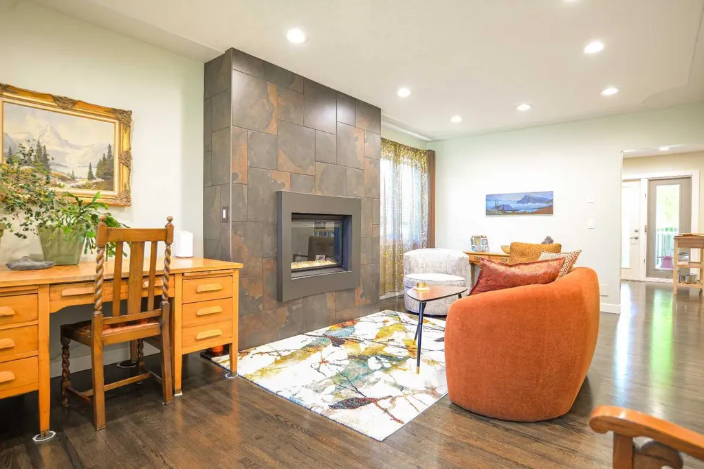 361 Capri Avenue NW Calgary AB T2L 0J5