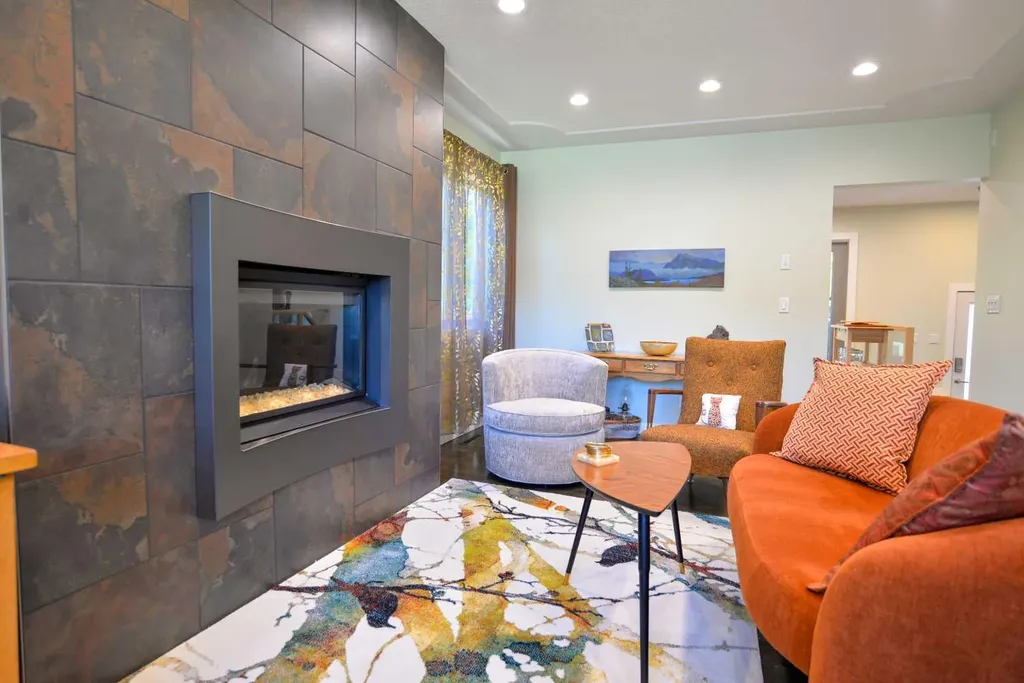 361 Capri Avenue NW Calgary AB T2L 0J5