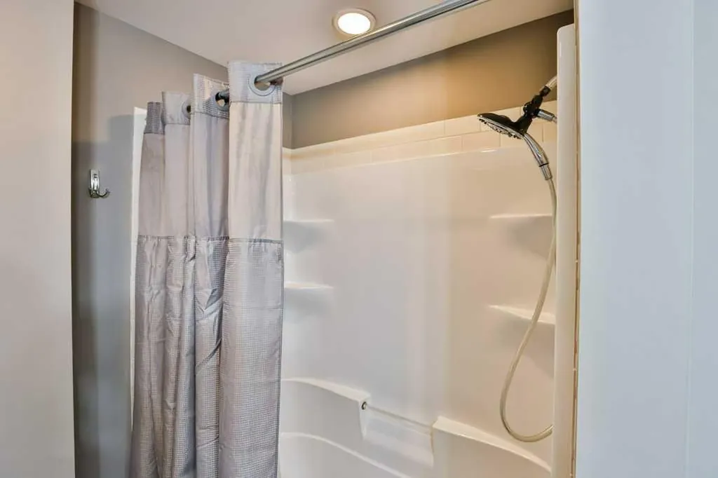 1207B 19a Avenue Coaldale AB T1M 1A4