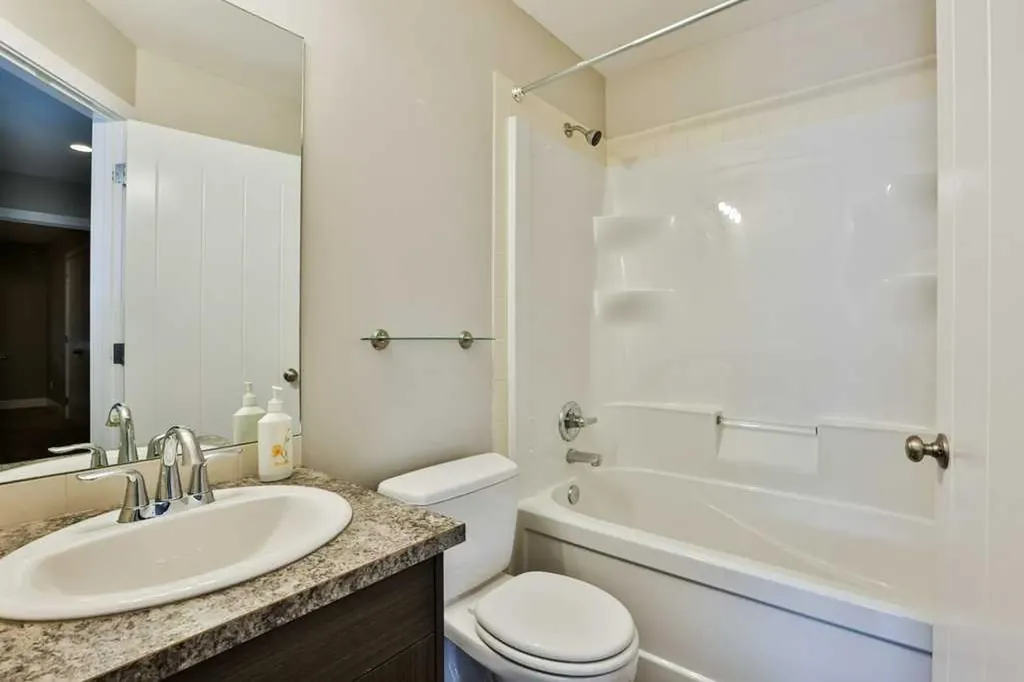 1207B 19a Avenue Coaldale AB T1M 1A4