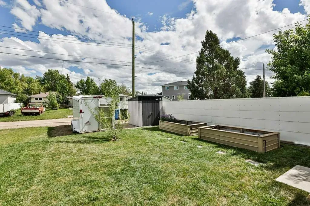 1207B 19a Avenue Coaldale AB T1M 1A4