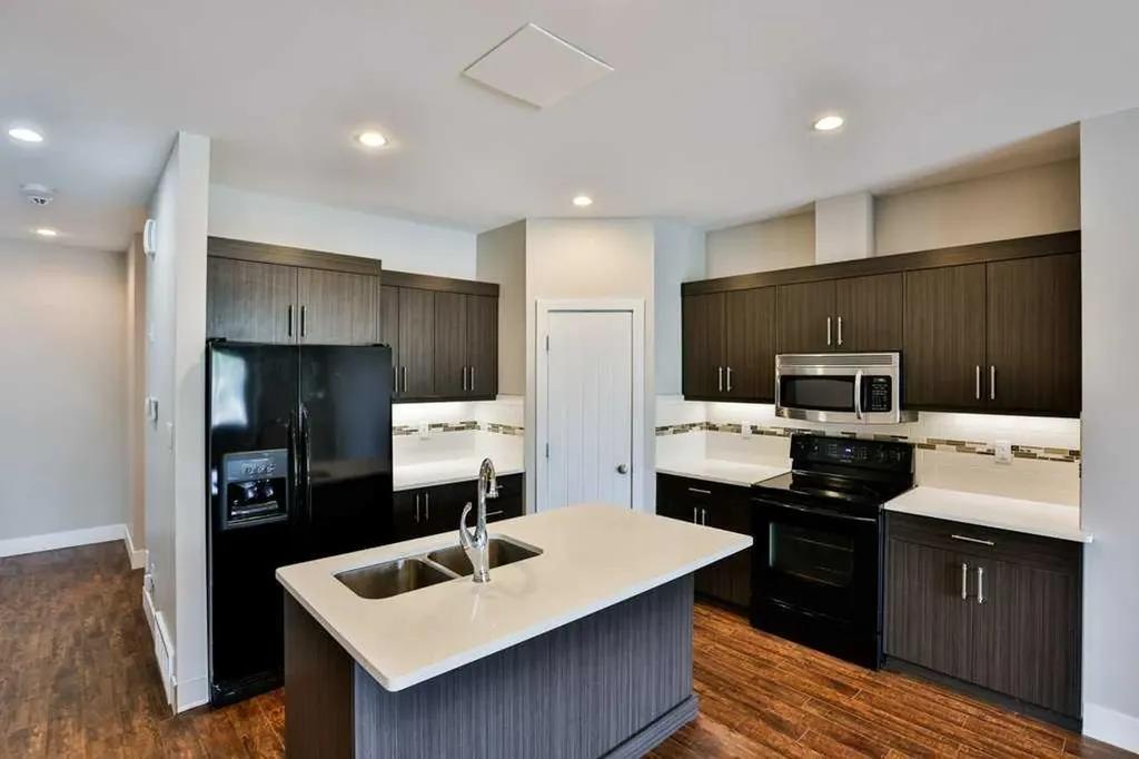 1207B 19a Avenue Coaldale AB T1M 1A4