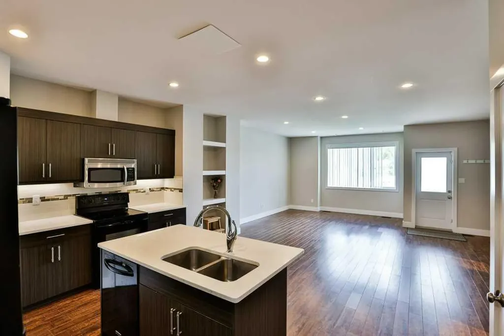 1207B 19a Avenue Coaldale AB T1M 1A4