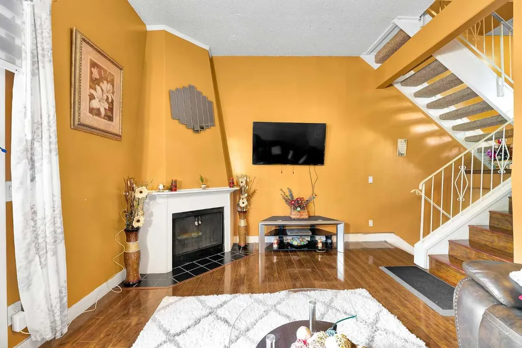 919 38 Street NE Calgary AB T2A6E1