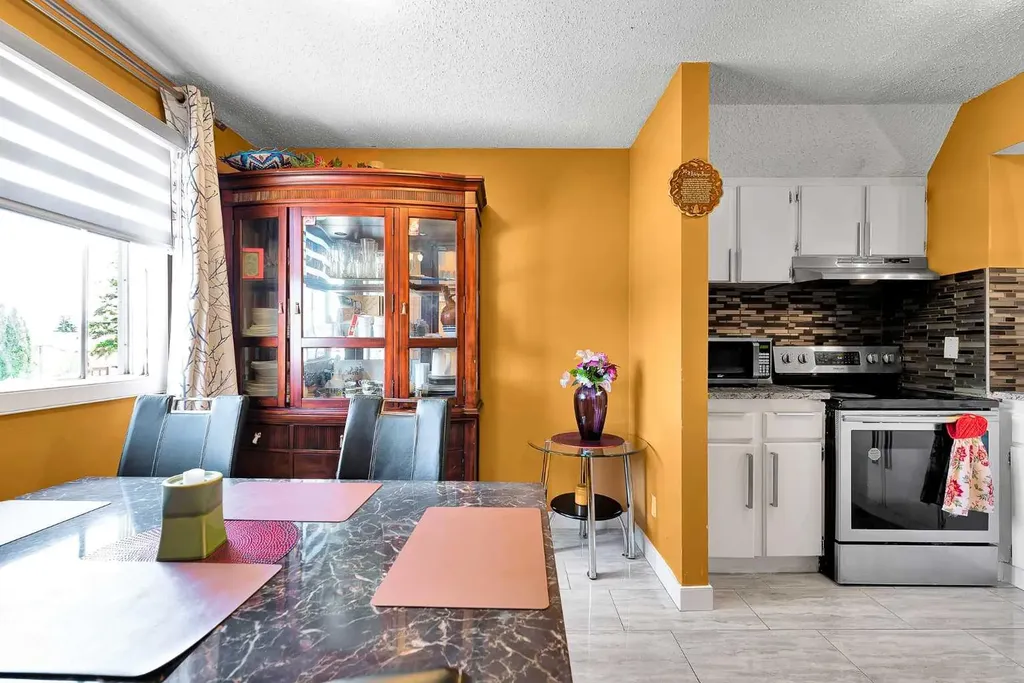 919 38 Street NE Calgary AB T2A6E1