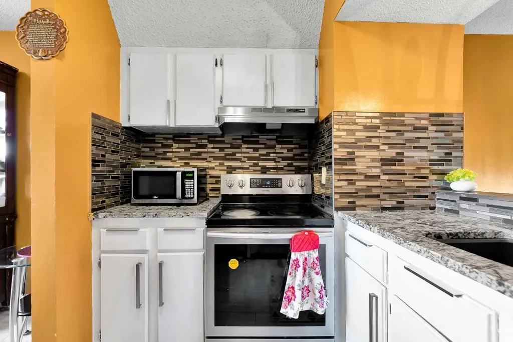 919 38 Street NE Calgary AB T2A6E1