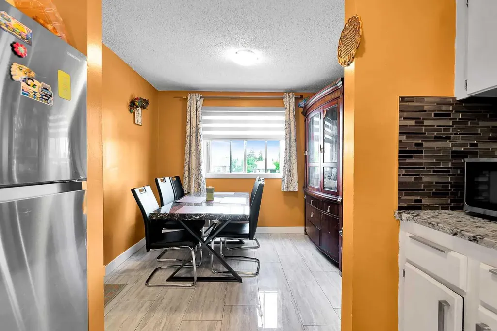 919 38 Street NE Calgary AB T2A6E1