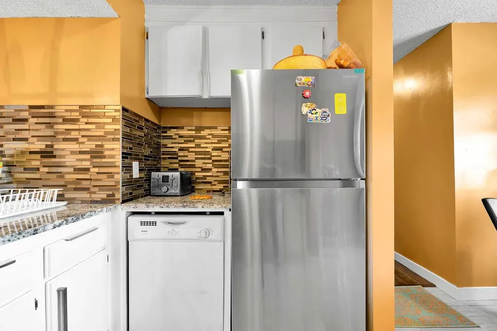 919 38 Street NE Calgary AB T2A6E1