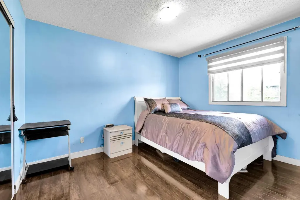 919 38 Street NE Calgary AB T2A6E1