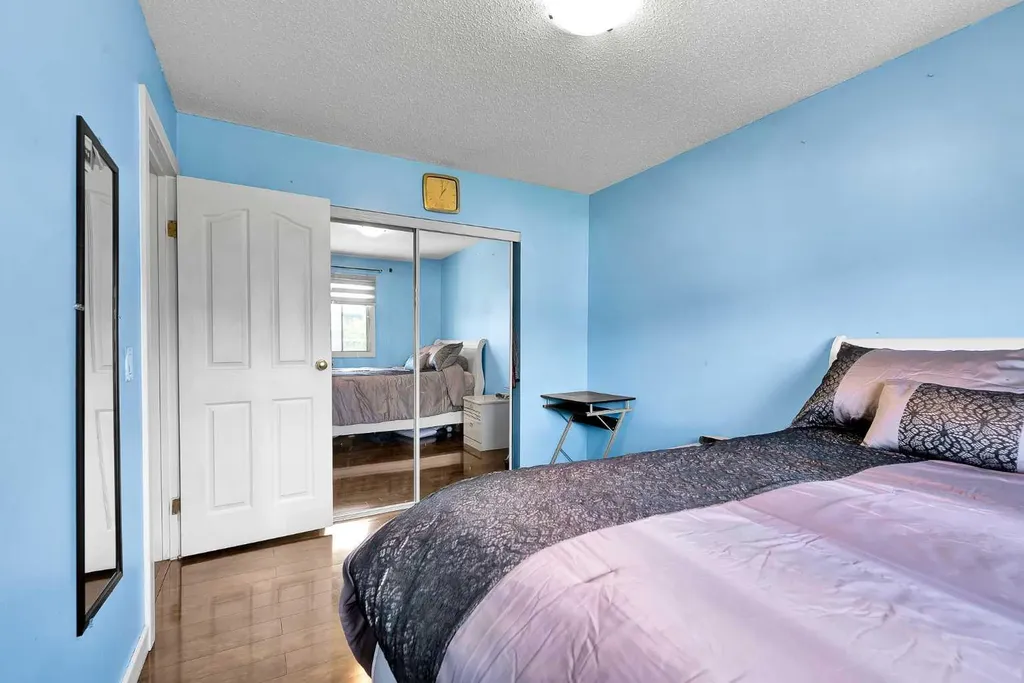 919 38 Street NE Calgary AB T2A6E1