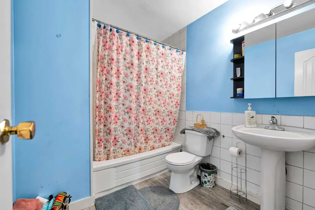 919 38 Street NE Calgary AB T2A6E1
