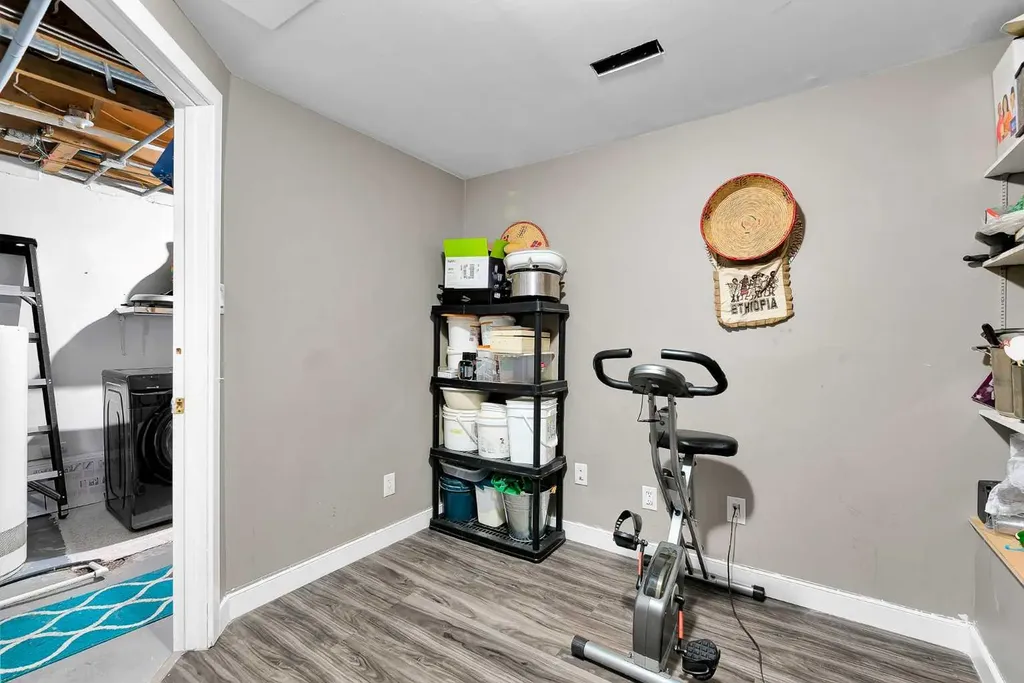 919 38 Street NE Calgary AB T2A6E1