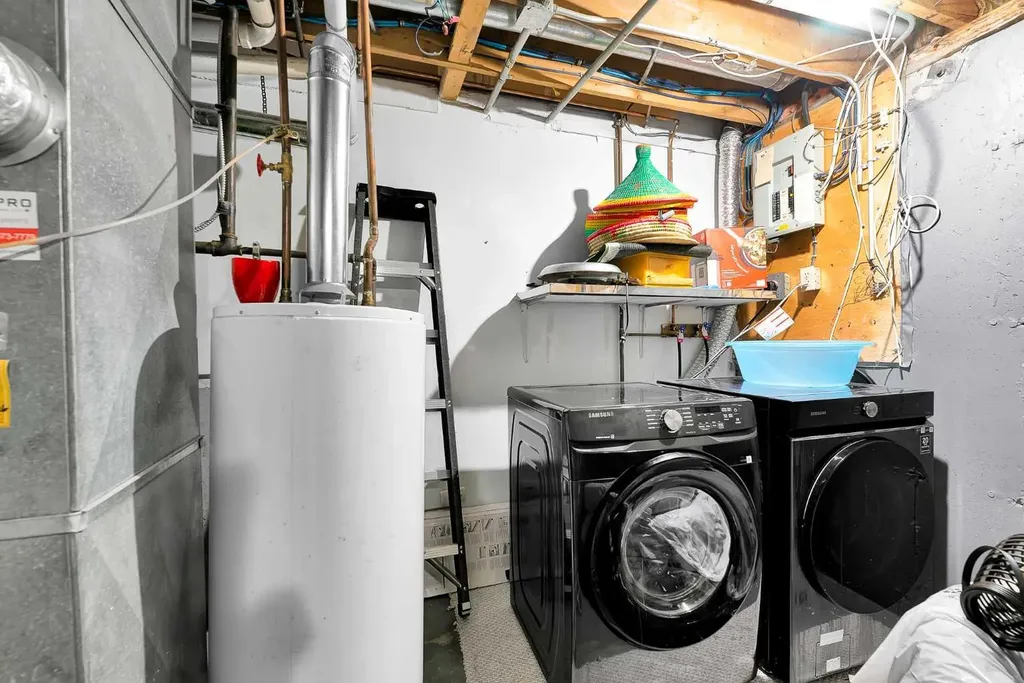 919 38 Street NE Calgary AB T2A6E1