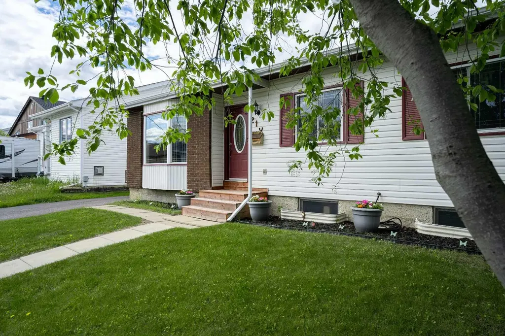210 Leigh Crescent Fort Mcmurray AB T9K 1N4
