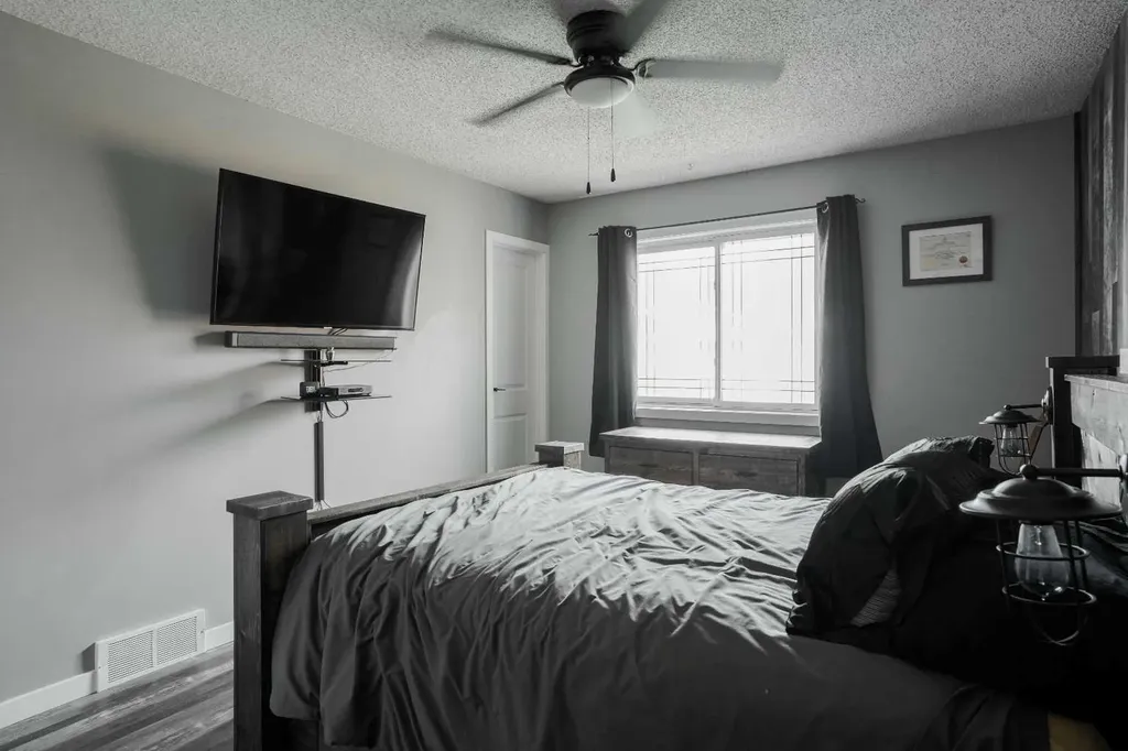 210 Leigh Crescent Fort Mcmurray AB T9K 1N4