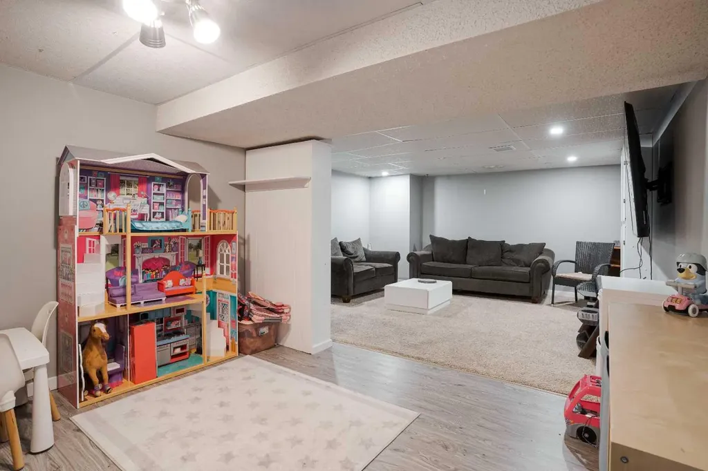 210 Leigh Crescent Fort Mcmurray AB T9K 1N4