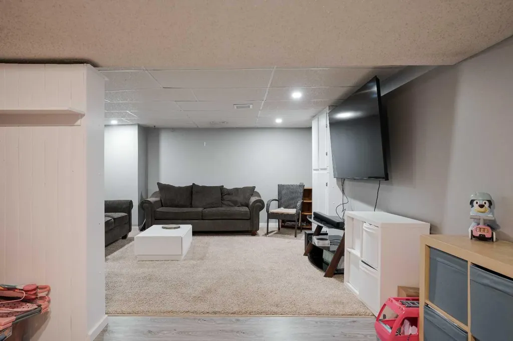 210 Leigh Crescent Fort Mcmurray AB T9K 1N4