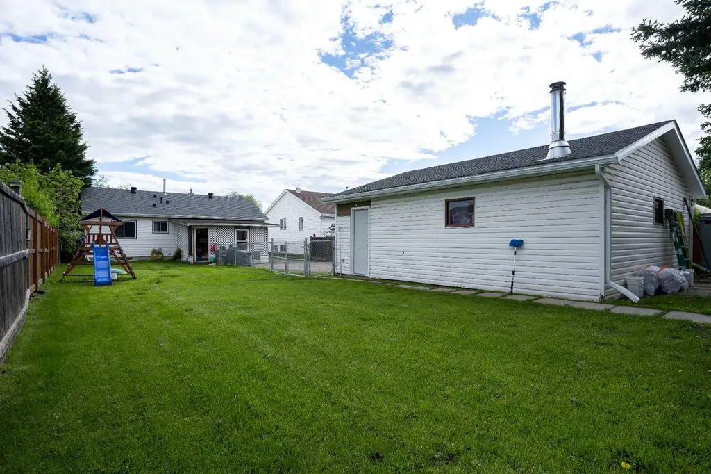 210 Leigh Crescent Fort Mcmurray AB T9K 1N4