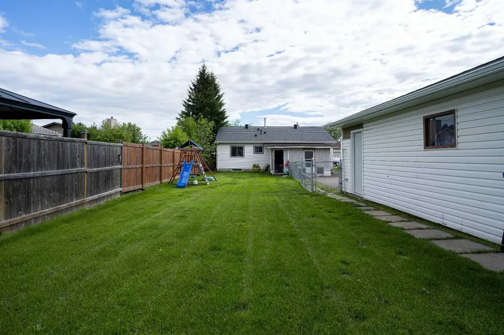 210 Leigh Crescent Fort Mcmurray AB T9K 1N4