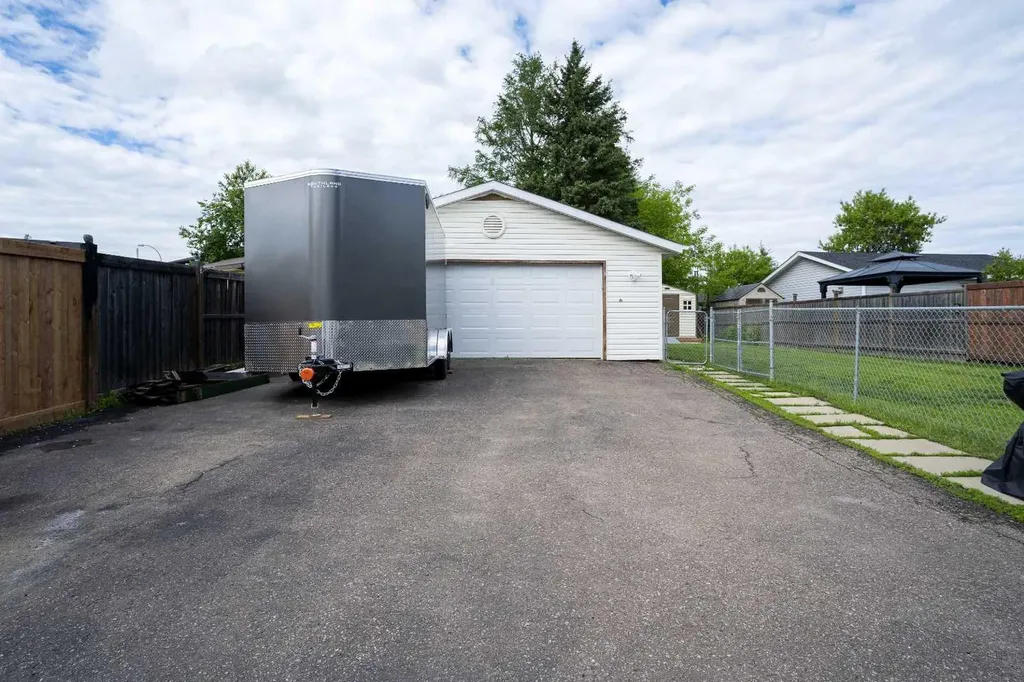 210 Leigh Crescent Fort Mcmurray AB T9K 1N4