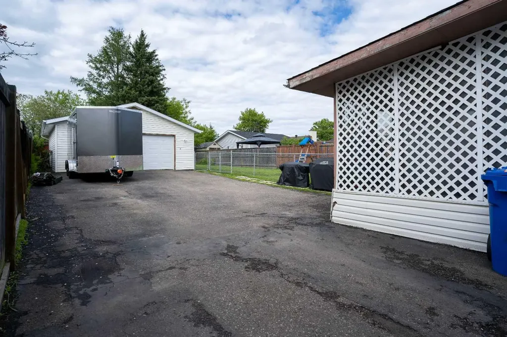 210 Leigh Crescent Fort Mcmurray AB T9K 1N4