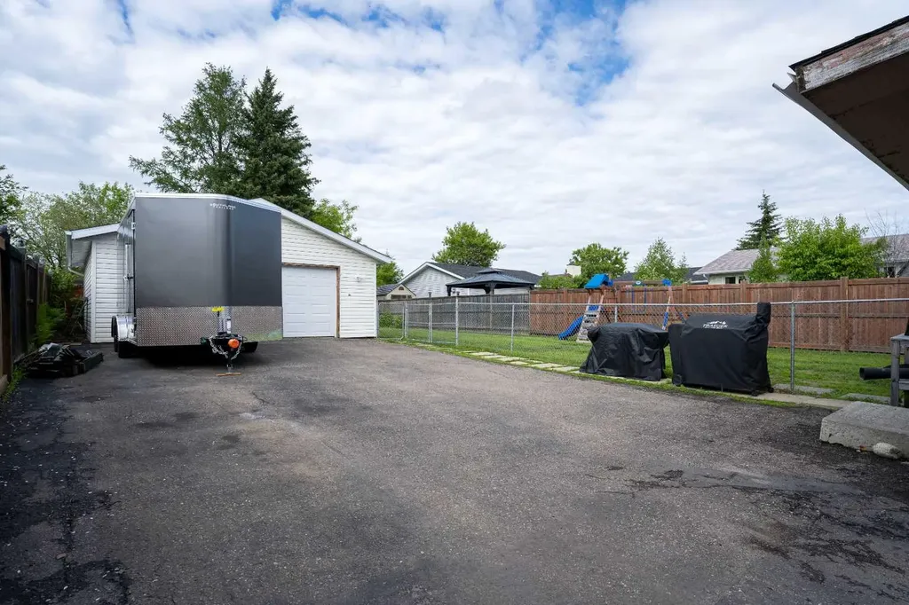 210 Leigh Crescent Fort Mcmurray AB T9K 1N4