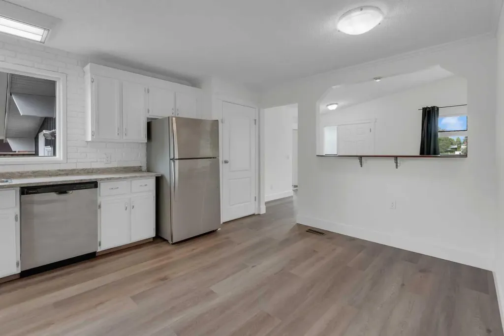 660 Queen Charlotte Drive SE Calgary AB T2J 4T6