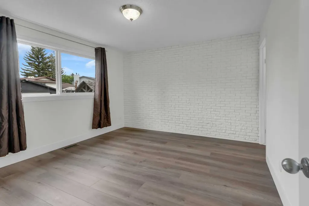 660 Queen Charlotte Drive SE Calgary AB T2J 4T6